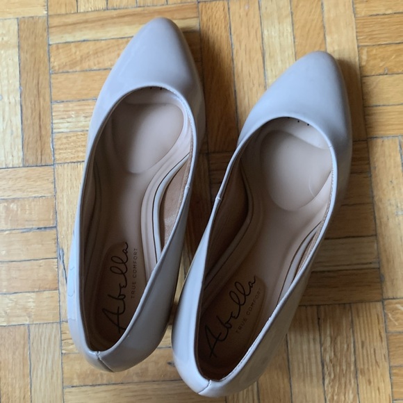 Brand New women’s Nude pumps True Comfort heels 7.5 - Picture 2 of 6